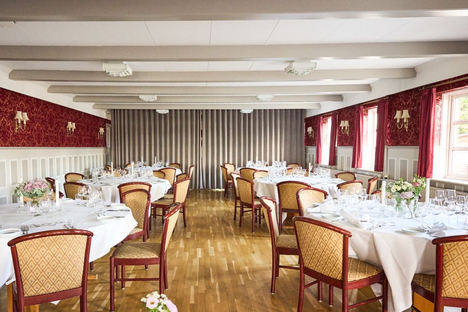 festlokale dækket op til fest