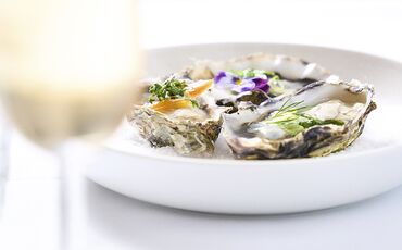 Det lille gourmetophold i strandkanten - Tambohus Kro & Badehotel 